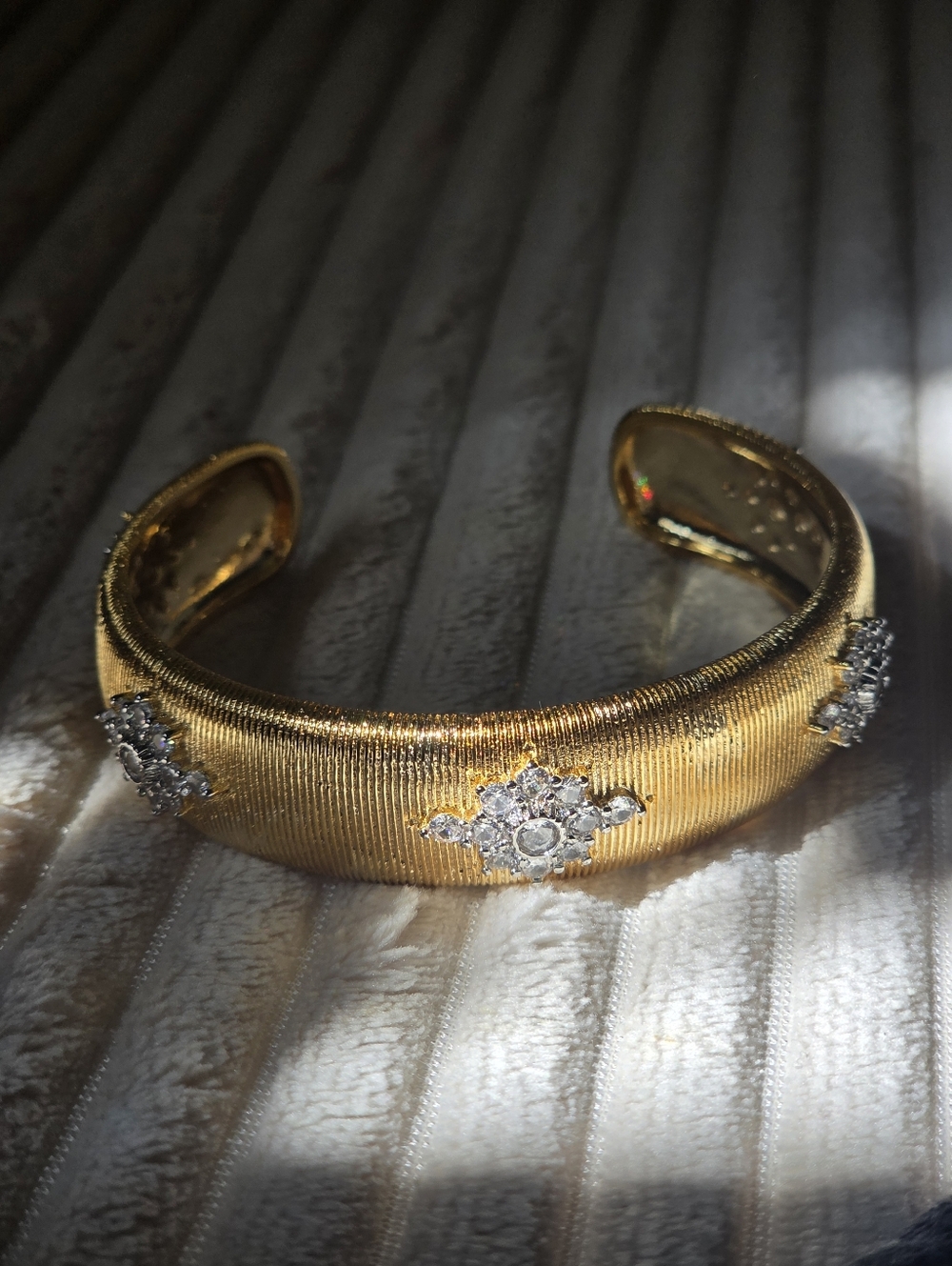 NWT Gold Crystal Non Tarnish Accent Bangle Bracelet Italian Bucc Style